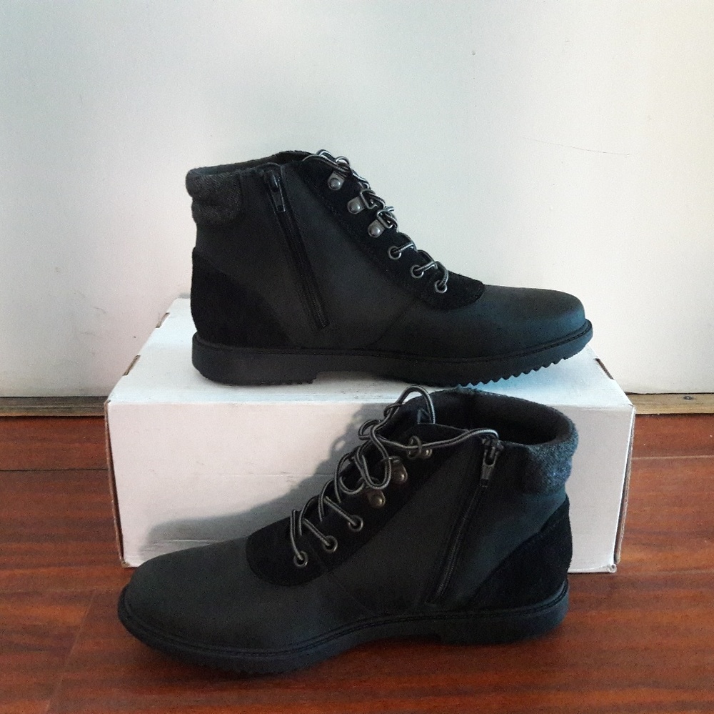 Clarks - Picture 3 of 5